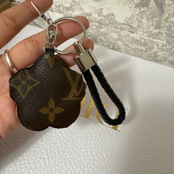 Authentic up-cycled LV mirror keychain/Bagcharm - Picture 4 of 4